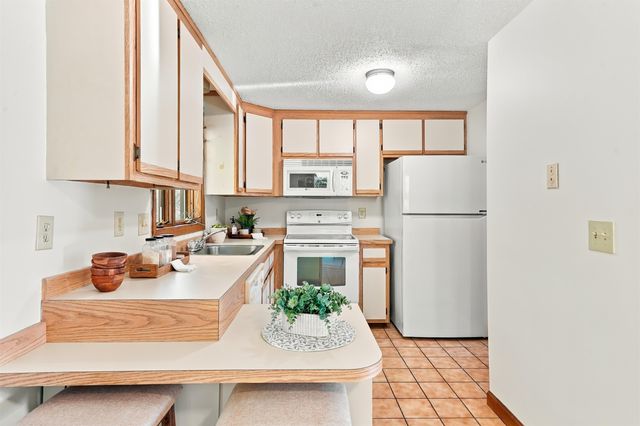 19 Gloucester Lane, Nashua, NH 03063