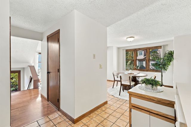 19 Gloucester Lane, Nashua, NH 03063