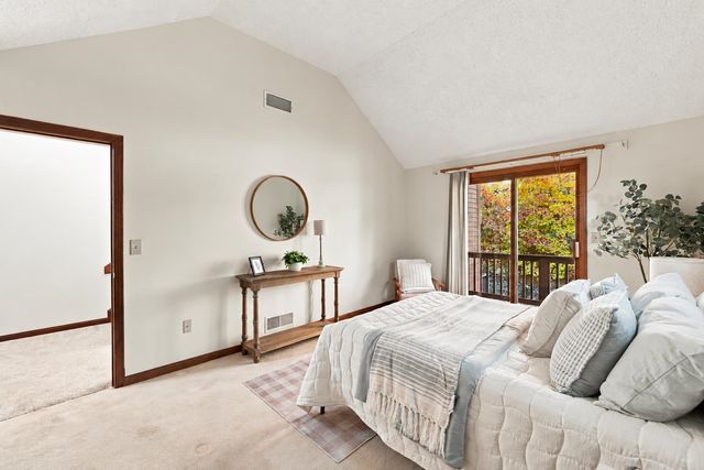 19 Gloucester Lane, Nashua, NH 03063