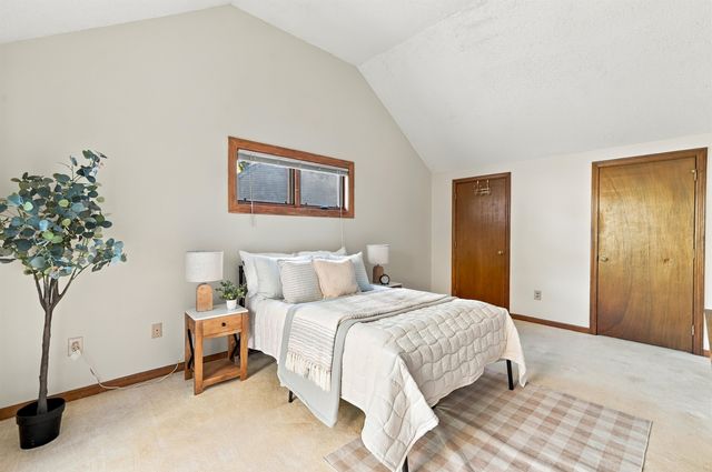 19 Gloucester Lane, Nashua, NH 03063