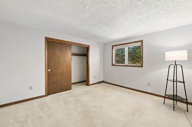 19 Gloucester Lane, Nashua, NH 03063