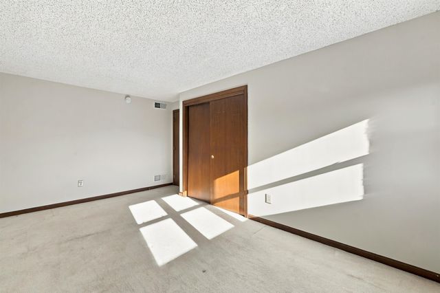 19 Gloucester Lane, Nashua, NH 03063