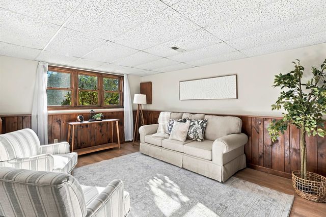 19 Gloucester Lane, Nashua, NH 03063