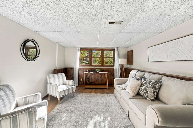 19 Gloucester Lane, Nashua, NH 03063