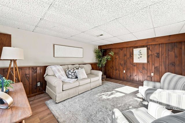 19 Gloucester Lane, Nashua, NH 03063