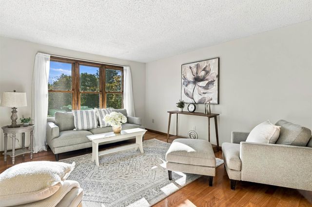 19 Gloucester Lane, Nashua, NH 03063