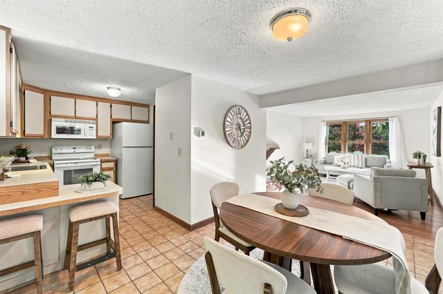 19 Gloucester Lane, Nashua, NH 03063