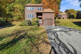 19 Gloucester Lane, Nashua, NH 03063