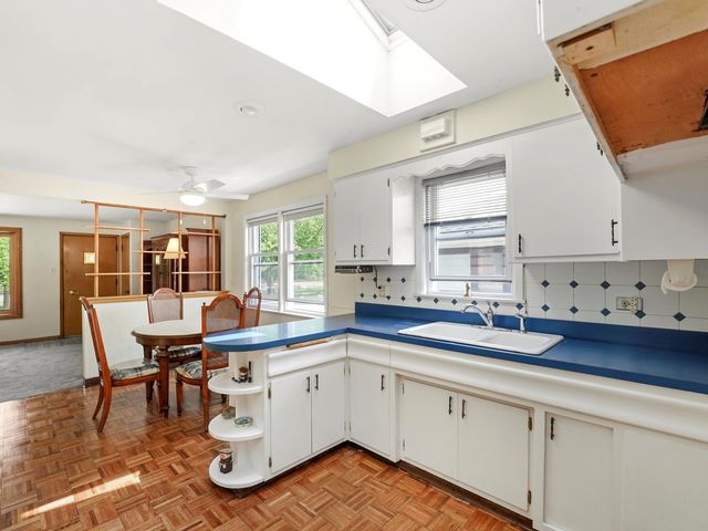 10324 S Sacramento Avenue, Chicago, IL 60655
