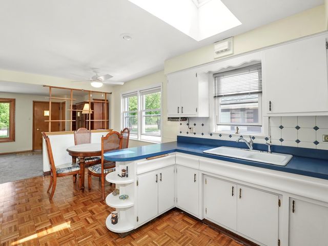 10324 S Sacramento Avenue, Chicago, IL 60655