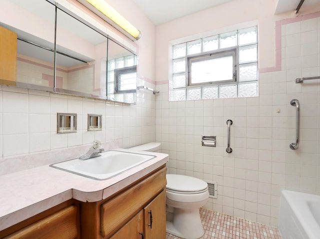 10324 S Sacramento Avenue, Chicago, IL 60655