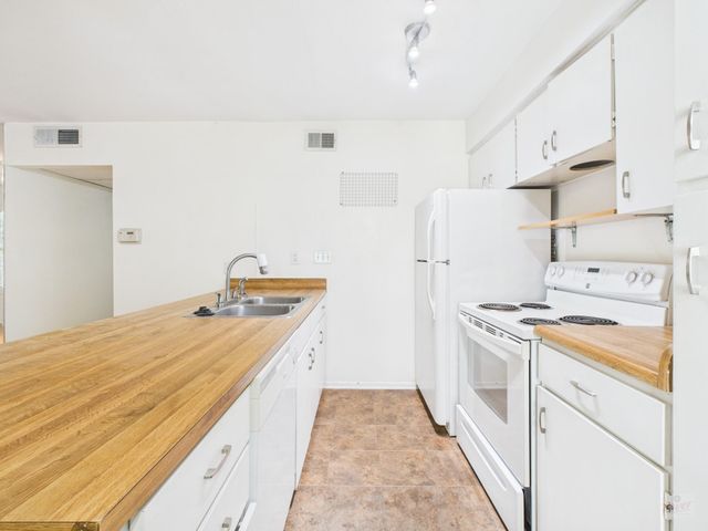 910 Duncan LN 26, Austin, TX 78705