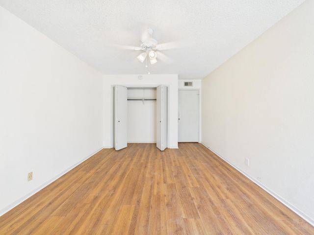 910 Duncan LN 26, Austin, TX 78705