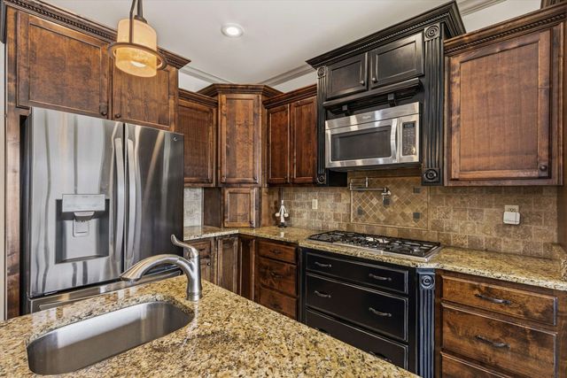 107 WATERS EDGE CV, Atoka, TN 38004