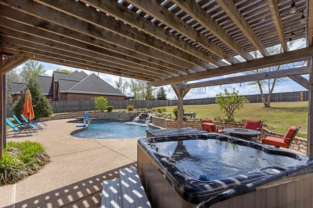 107 WATERS EDGE CV, Atoka, TN 38004