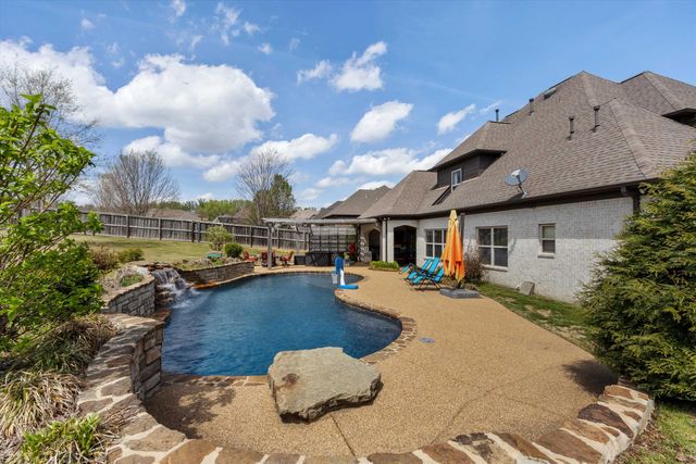 107 WATERS EDGE CV, Atoka, TN 38004