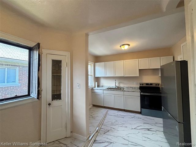17606 Roselawn Street, Detroit, MI 48221