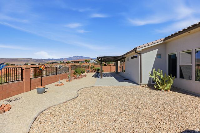 701 N MILLCREEK SPRINGS DR, Washington, UT 84780