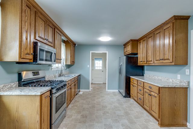 1011 Vales Mill Rd, Pulaski, TN 38478