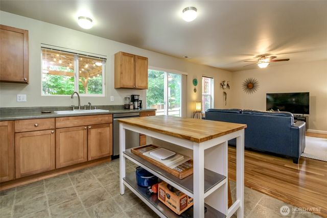 21648 SE 297th Terrace, Kent, WA 98042