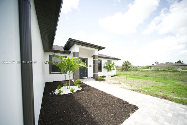 3114 39TH ST SW, Lehigh Acres, FL 33976
