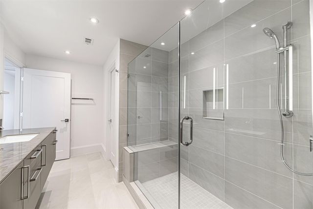 1701 Hermann Drive 34L, Houston, TX 77004