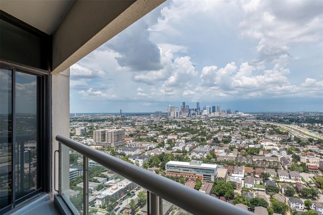 1701 Hermann Drive 34L, Houston, TX 77004
