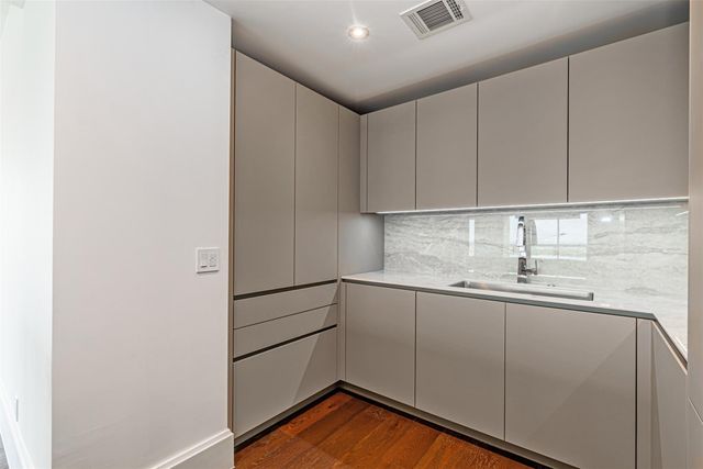 1701 Hermann Drive 34L, Houston, TX 77004
