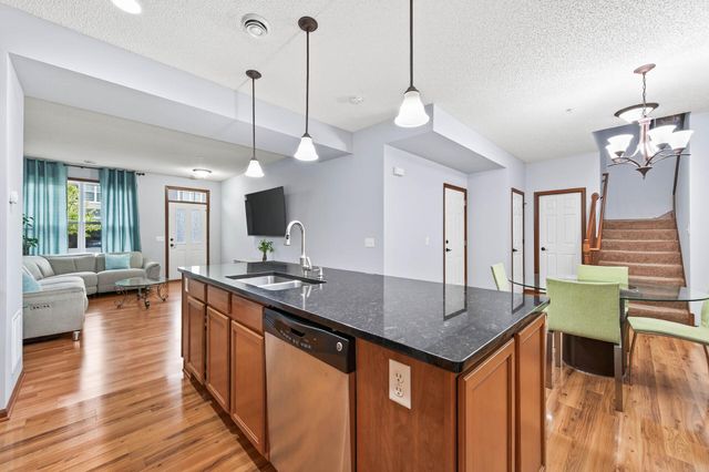 1956 Commonwealth Boulevard 2, Chanhassen, MN 55317