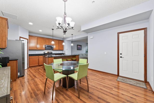 1956 Commonwealth Boulevard 2, Chanhassen, MN 55317