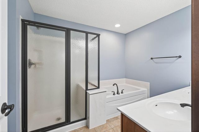 1956 Commonwealth Boulevard 2, Chanhassen, MN 55317