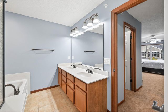 1956 Commonwealth Boulevard 2, Chanhassen, MN 55317