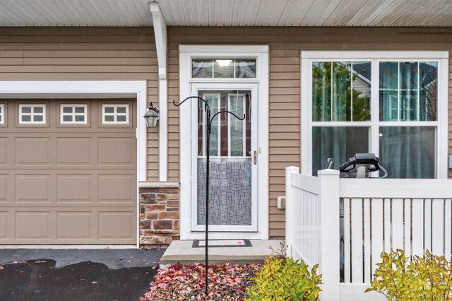 1956 Commonwealth Boulevard 2, Chanhassen, MN 55317