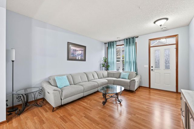 1956 Commonwealth Boulevard 2, Chanhassen, MN 55317