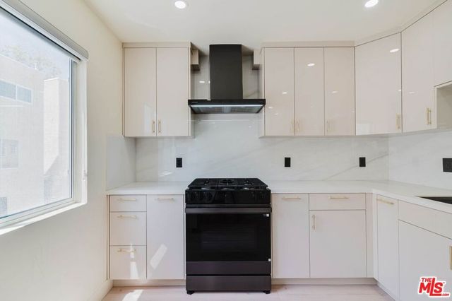 9659 Via Torino 149, Burbank, CA 91504