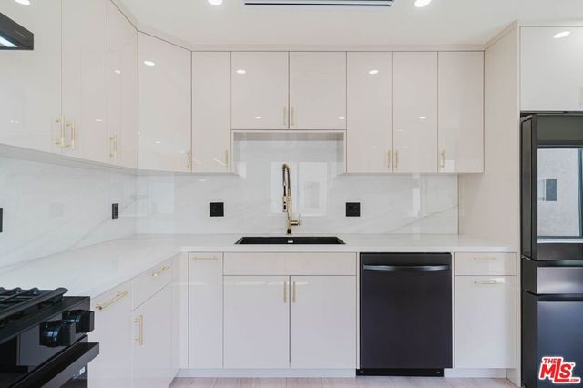 9659 Via Torino 149, Burbank, CA 91504