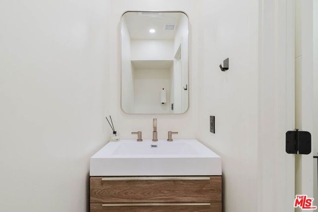 9659 Via Torino 149, Burbank, CA 91504