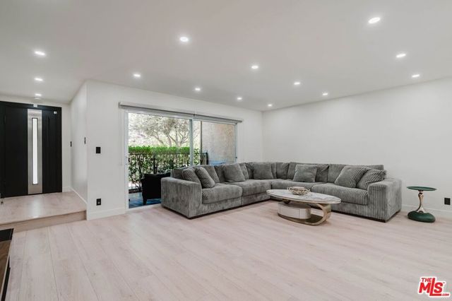 9659 Via Torino 149, Burbank, CA 91504