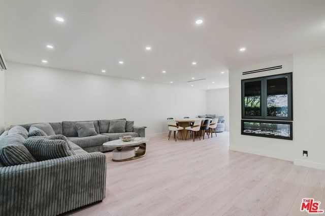 9659 Via Torino 149, Burbank, CA 91504