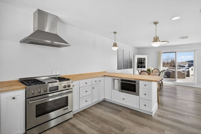 44 Seabury Point Rd, Duxbury, MA 02332