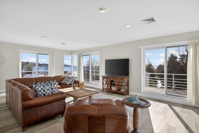 44 Seabury Point Rd, Duxbury, MA 02332