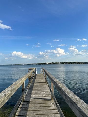 44 Seabury Point Rd, Duxbury, MA 02332