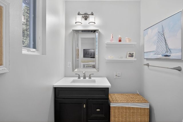 44 Seabury Point Rd, Duxbury, MA 02332