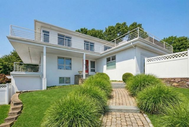 44 Seabury Point Rd, Duxbury, MA 02332
