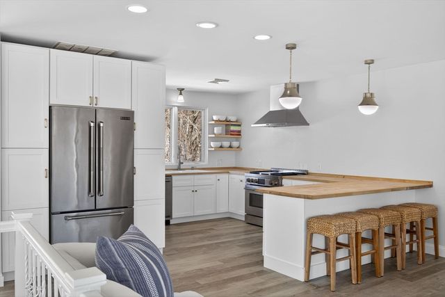 44 Seabury Point Rd, Duxbury, MA 02332