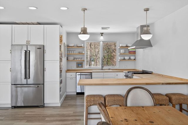 44 Seabury Point Rd, Duxbury, MA 02332