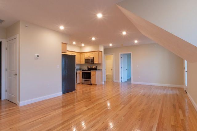 80 North Meadows Road 304, Medfield, MA 02052