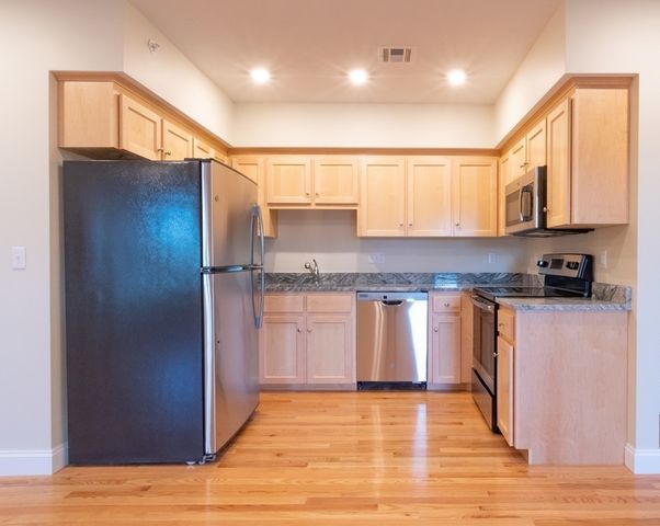 80 North Meadows Road 304, Medfield, MA 02052