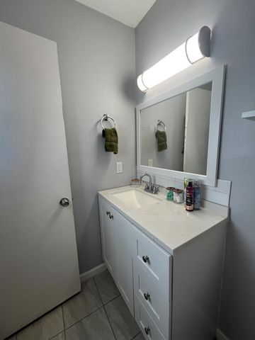 7221 Beechnut Street D, Houston, TX 77074