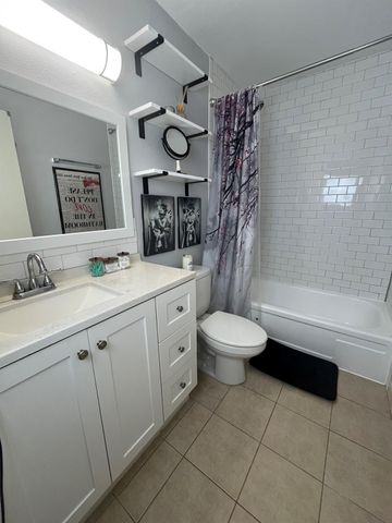 7221 Beechnut Street D, Houston, TX 77074